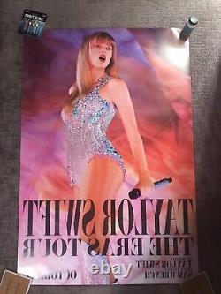 Affiche de film 'Taylor Swift Eras' en taille réelle 27x40 dans les salles de cinéma AMC.