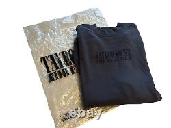 Sweat-shirt ras du cou bleu de la tournée Taylor Swift Eras avec les dates internationales - Marchandise officielle de la tournée en taille SMALL