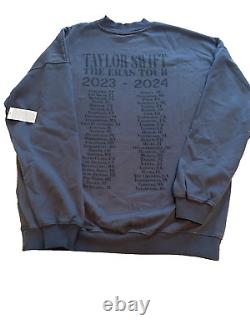 Sweat-shirt ras du cou bleu de la tournée Taylor Swift Eras avec les dates internationales - Marchandise officielle de la tournée en taille SMALL