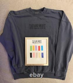 Taylor Swift Eras Tour Blue Crewneck Taille MEDIUM Merchandising Officiel de la Tournée