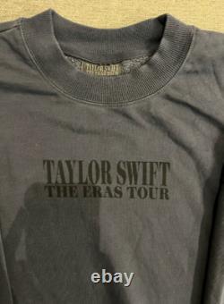 Taylor Swift Eras Tour Blue Crewneck Taille MEDIUM Merchandising Officiel de la Tournée