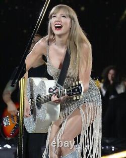 Tour des ères authentiques de Taylor Swift: Médiator de guitare jeté depuis la scène à minuit